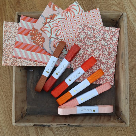 Kort og bånd til pakker og ophæng