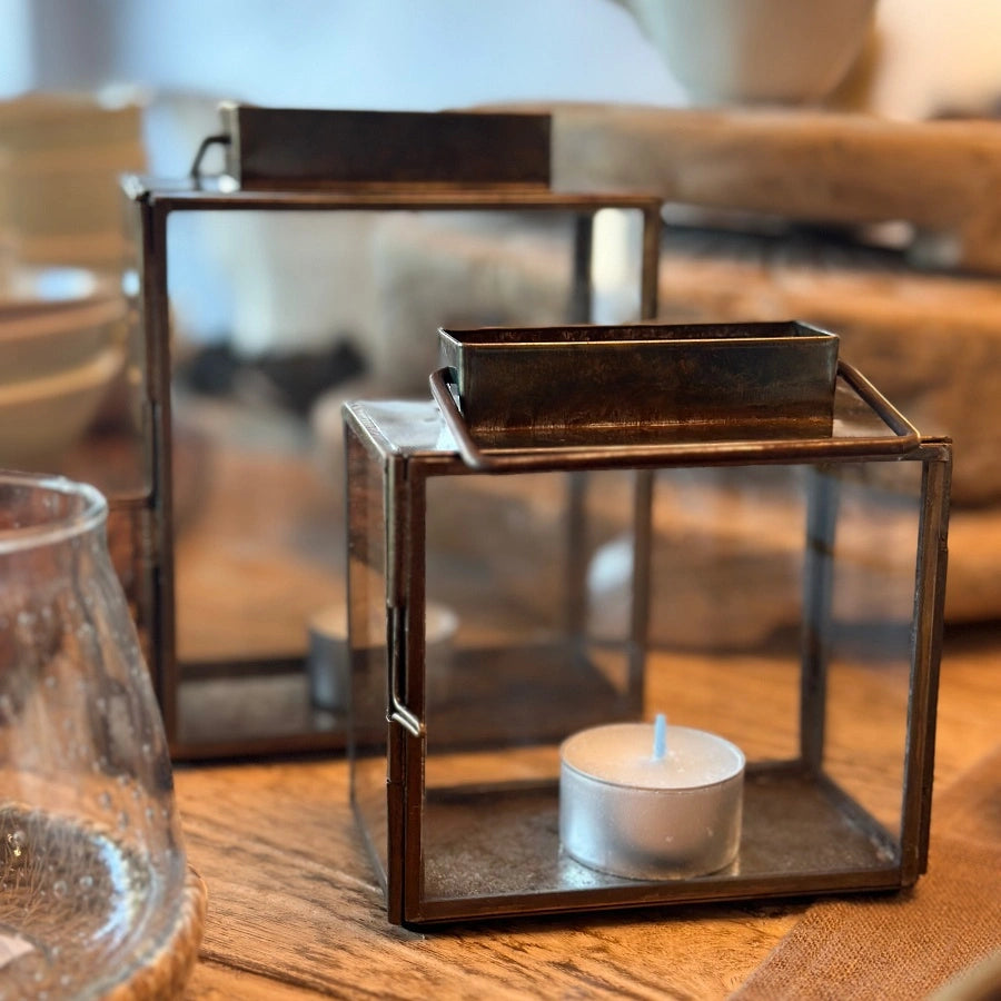 Lille smal lanterne i antik messing fra Chic Antique