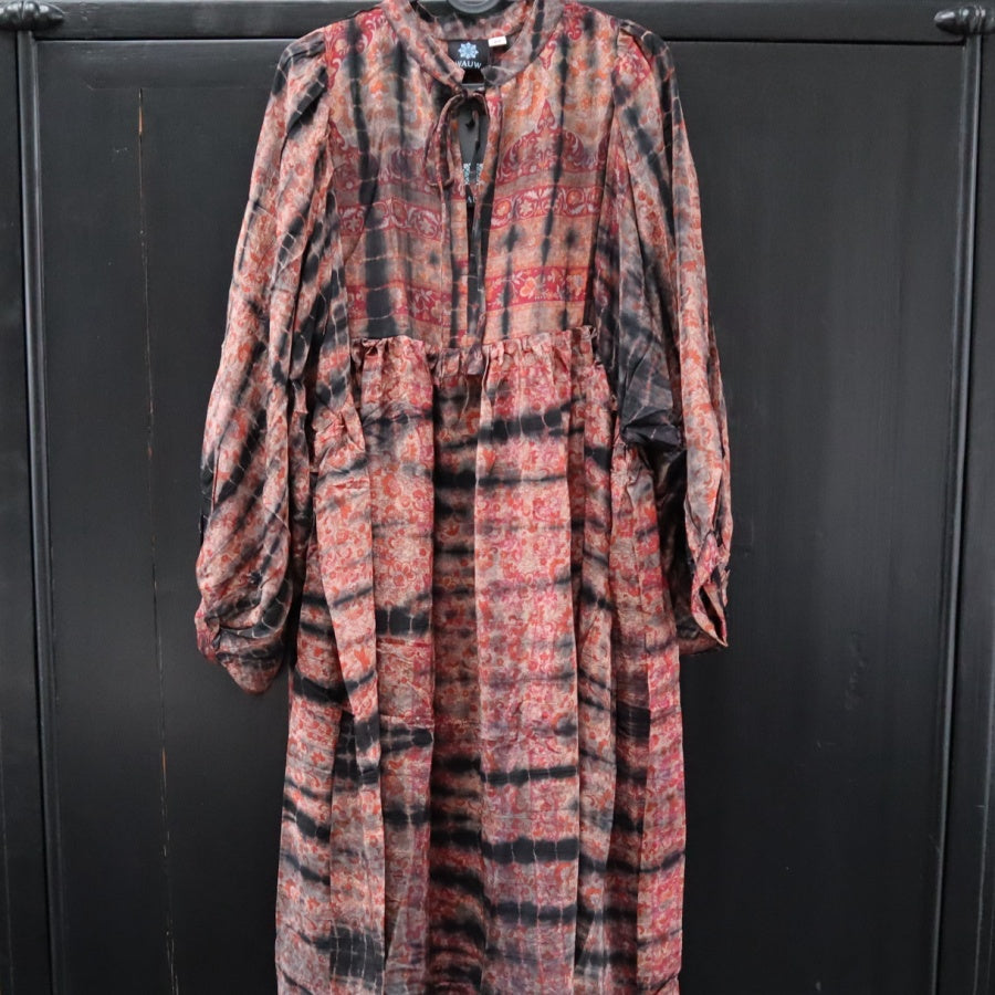 Silkekjole Bliss med store ballon ærmer fra WAUW