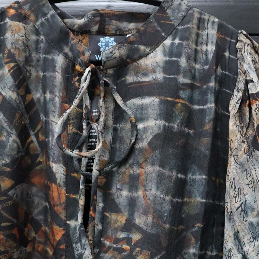 Silkekjole Bliss med store ballon ærmer fra WAUW