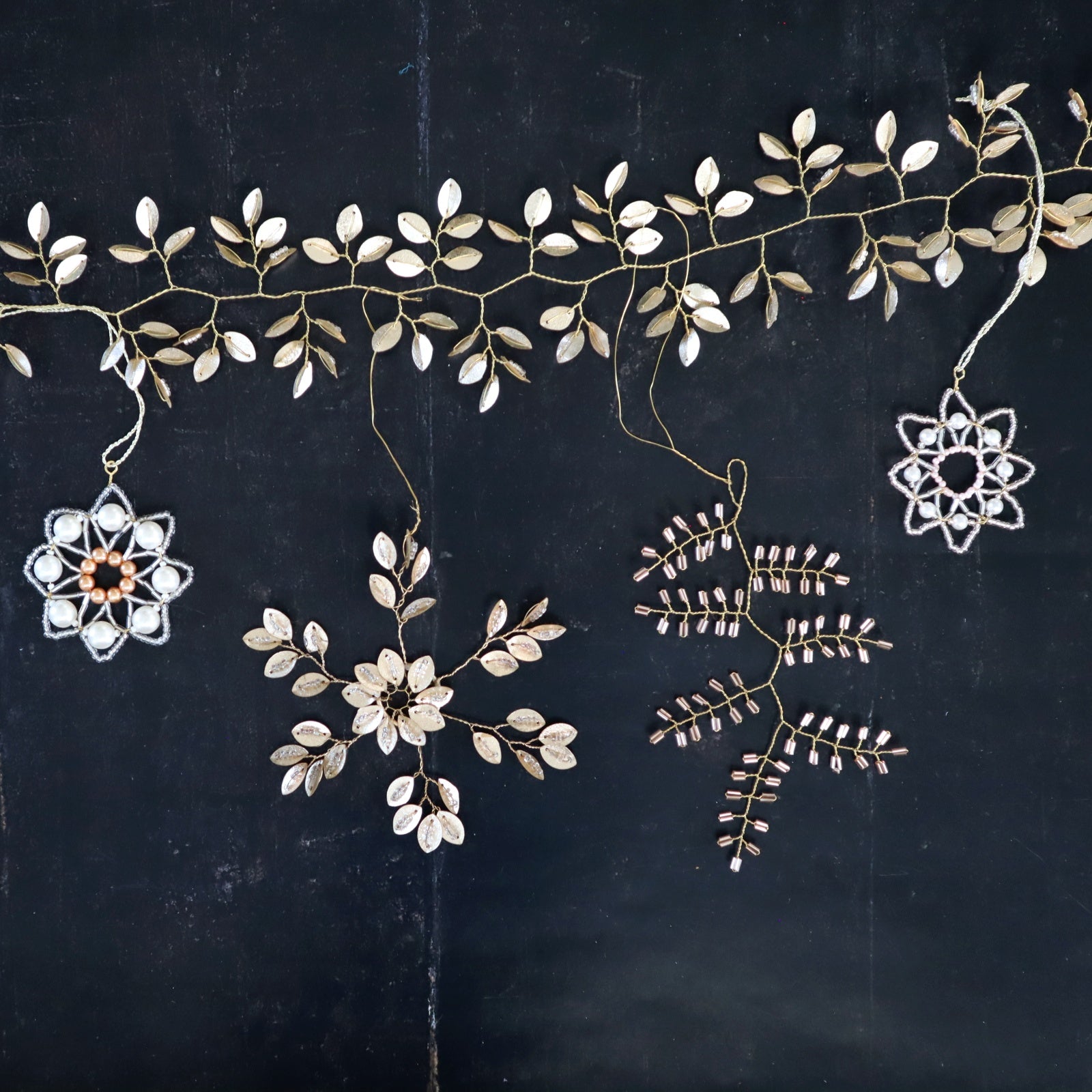 Lang guirlande Beaded Garland Clio Champagne Guld ranke fra Bungalow
