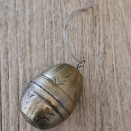 Påskeæg i antik messing