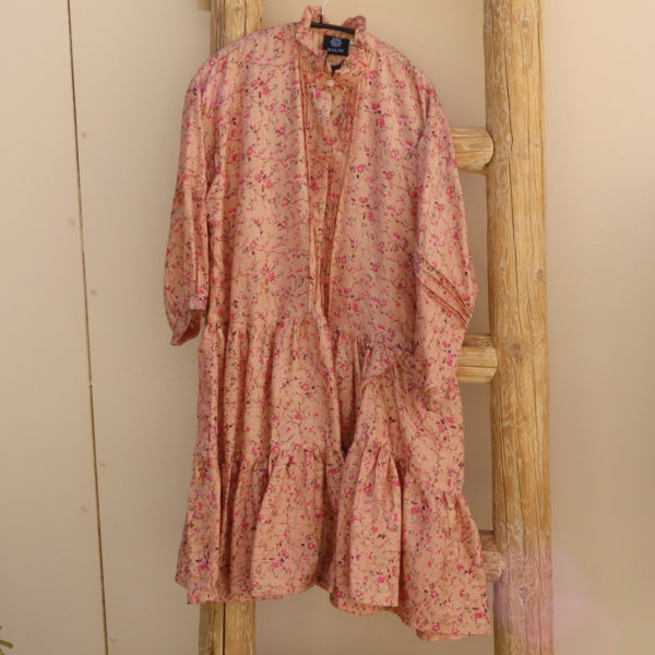 Kort Silkekjole Jade med flæser fra Wauw