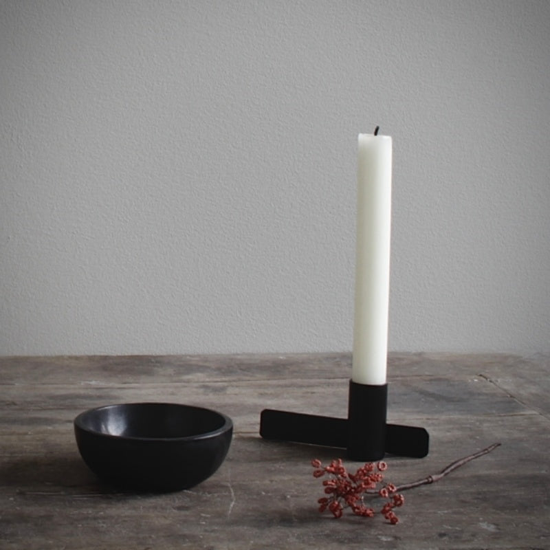 Sort Lysestage Simple Candleholder i sortlakeret jern fra Nordstjerne