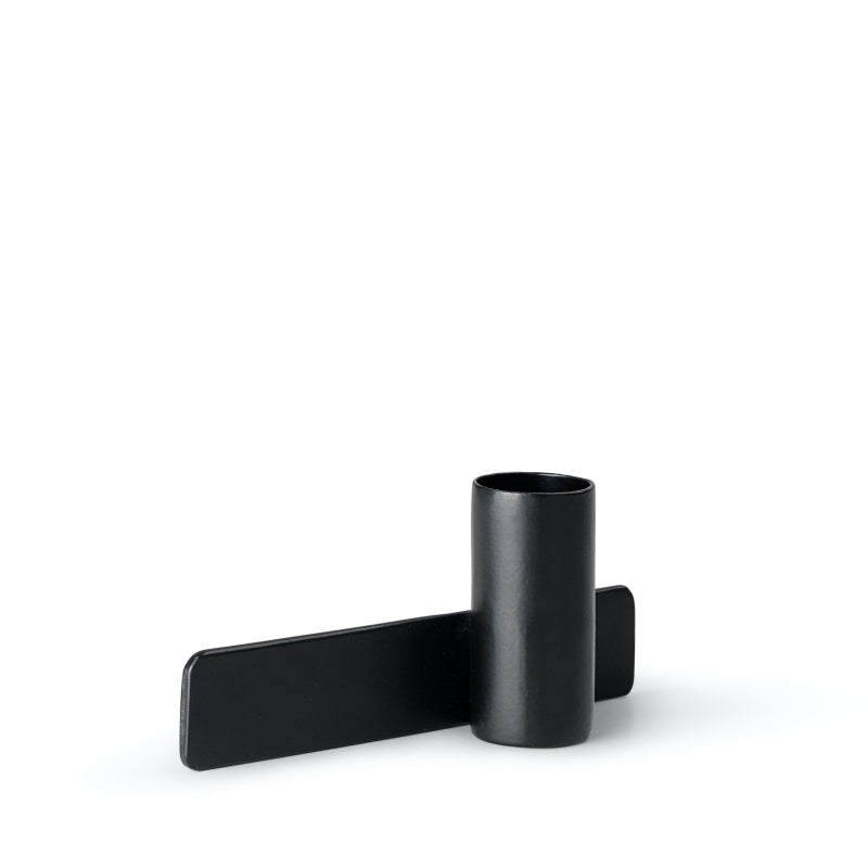 Sort Lysestage Simple Candleholder i sortlakeret jern fra Nordstjerne
