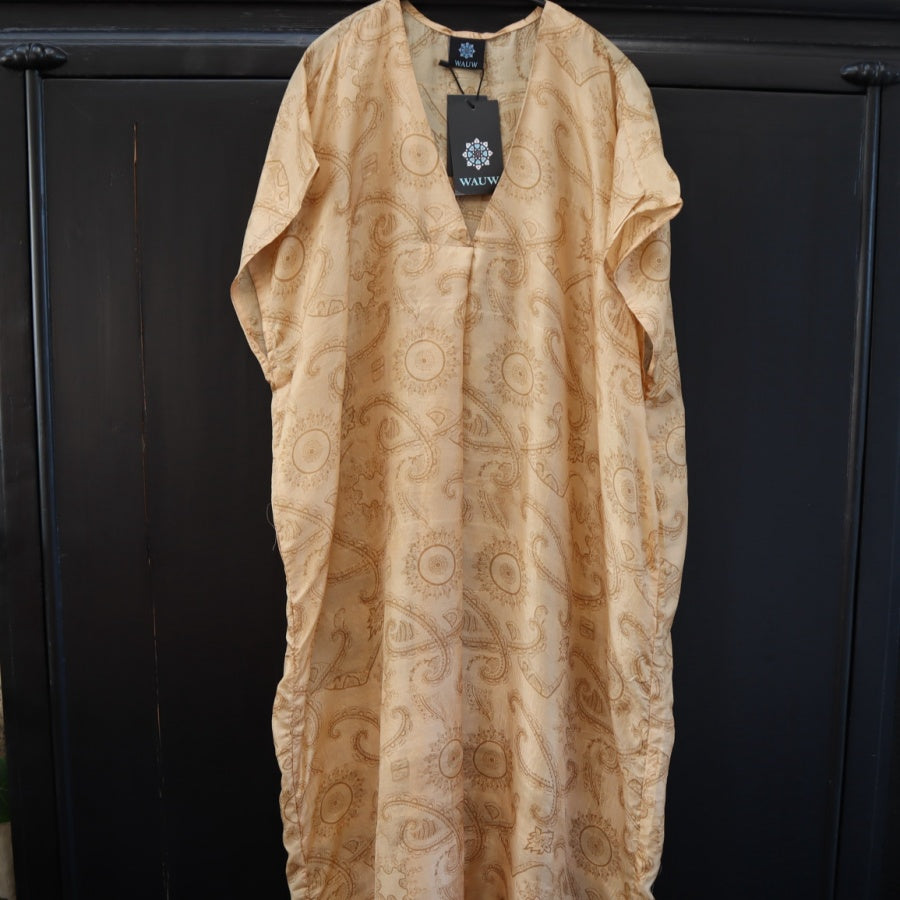 Kortærmet Silke Kaftan fra WAUW