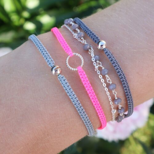 håndknyttede grå armbånd