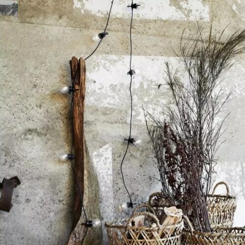 Lyskæde i sort i brug