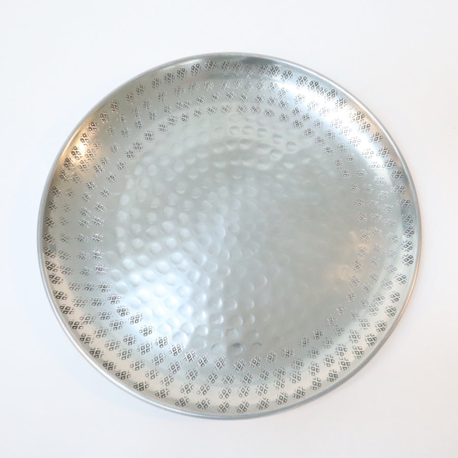 Rundt fad med mønsterbort i aluminium