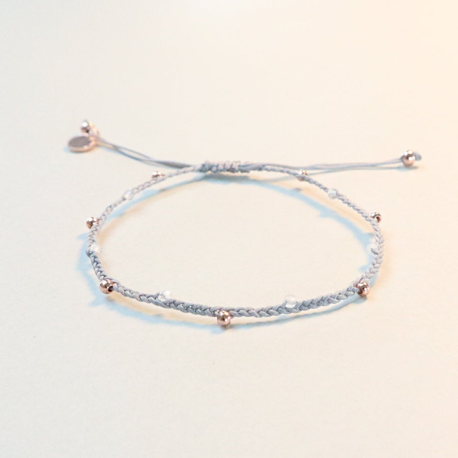 tynd lysegrå med rødguld