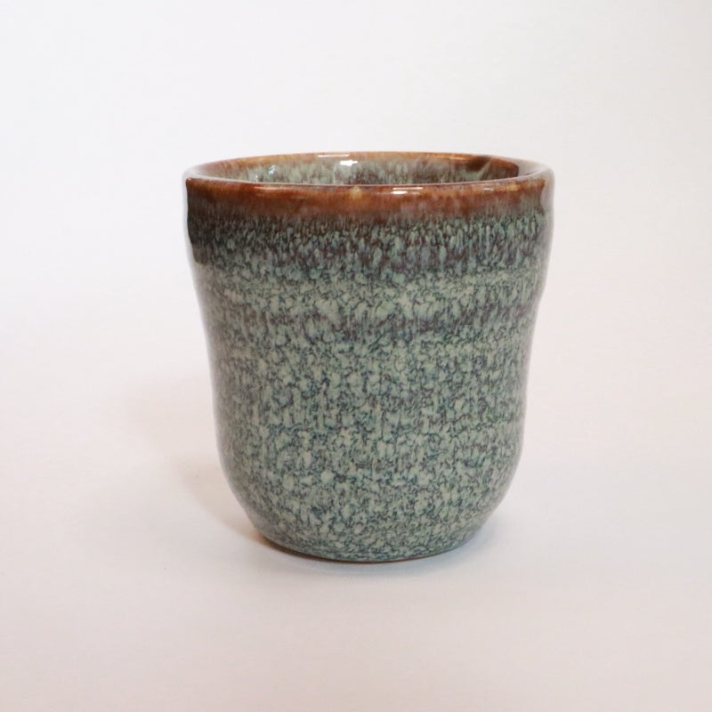 Lille keramik kop i meleret glasur fra Chakar