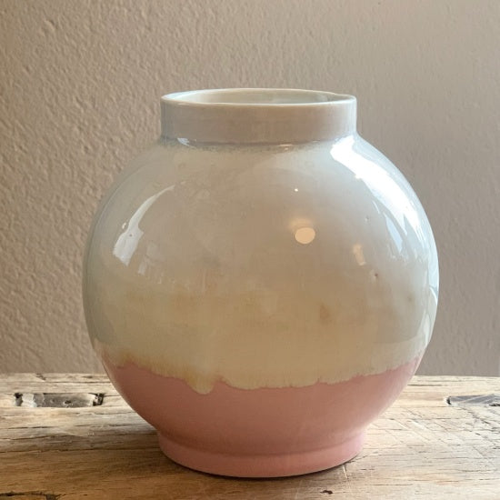 Rund vase i lyserød og beige glasur