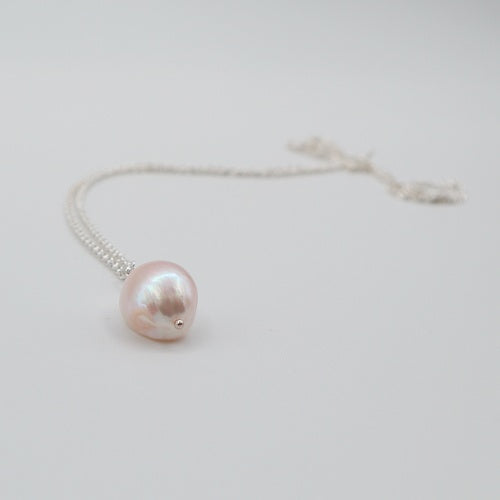 rustik perle i sølvkæde